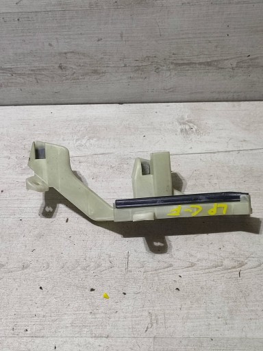 Opel Corsa F 2020 front side left Element mocujacy szybe