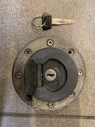 Suzuki VX 800 кришка паливного бака ключ