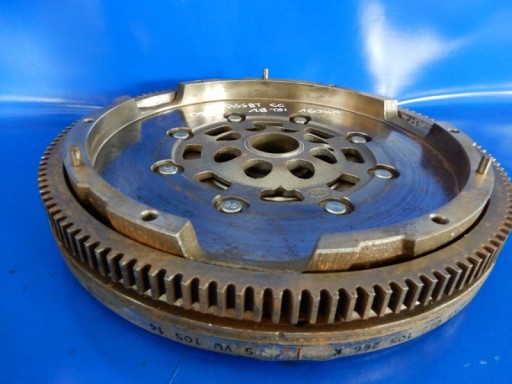 06J105266K - ДВУХМАССОВОЕ КОЛЕСО PASSAT CC 1.8 TSI 160KM