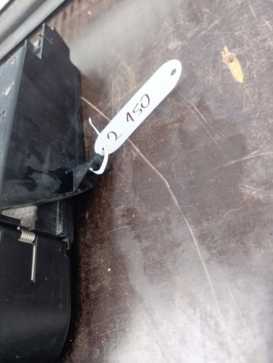 VW T5 PODWOJNY bracket for KUBKI/ damaged