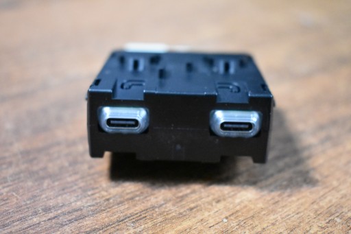 IDEALNE PORTY USB C MERCEDES W206 W223 1