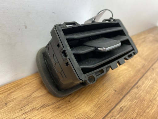 grid air conditioning devices left of the dashboard Ford Mustang VII MK7 S650 2024+