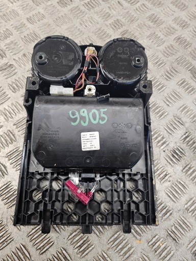BMW G30 G31 skrinka spolujazdca úchyt na KUBKI TUNELU SRODKOWEGO 6819878