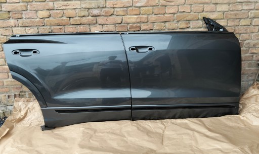 4M8 - Audi q8 сірі передні праві двері lz7s