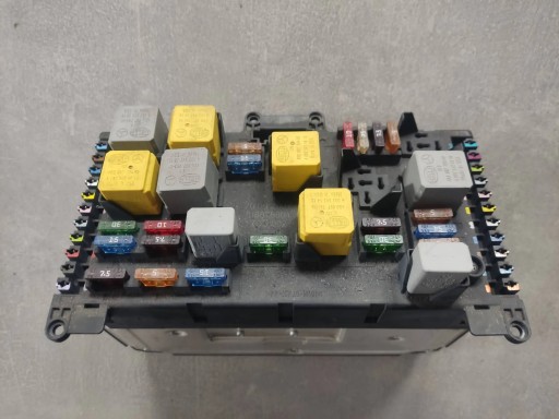 Блок предохранителей mercedes vito 639 6395450401