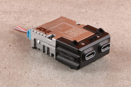 BMW 5' G60 G61 MINI J05 PODWOJNE adapter ZLACZE PORT USB DUAL 5A27DF8