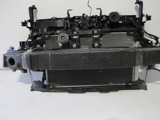 Решітка радіатора передня TOYOTA YARIS CROSS IV 1.5HYB