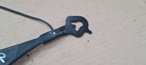 A4 B9 8W ZAPINKA KLAMRA Armature Avant 4M0857755E A5 8W