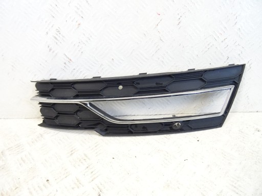 grid of a bumper front front right SKODA OCTAVIA IV 5E3807682 G