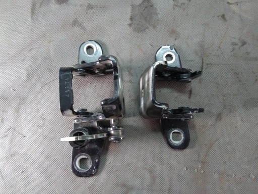 Ram 2009-18, IV hinges door left rear part komplet