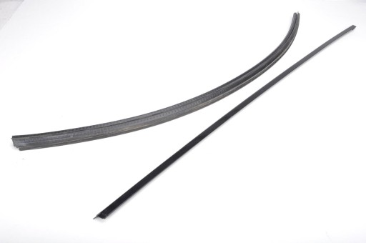 ASTON MARTIN DB11 УПЛОТНИТЕЛЬ ДВЕРИ ПОДОКОННИК ПРАВЫЙ