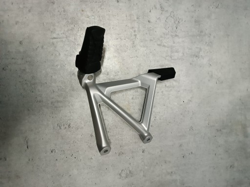 8537908 8530640 - BMW R 1250 2022r K50 подножка правая задняя