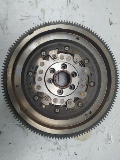 TIGUAN ДВУХМАССОВОЕ КОЛЕСО СЦЕПЛЕНИЯ 03L105266DH