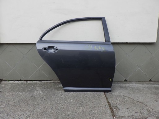 TOYOTA AVENSIS 2 II T25 HB sedan door right rear.