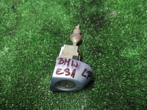 BMW E91 вставка замка ліва передня