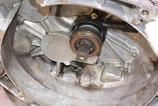 gearbox, AV6R-7002-GJ FORD FOCUS MK3 1.6 TDCI 95 KM 11-15