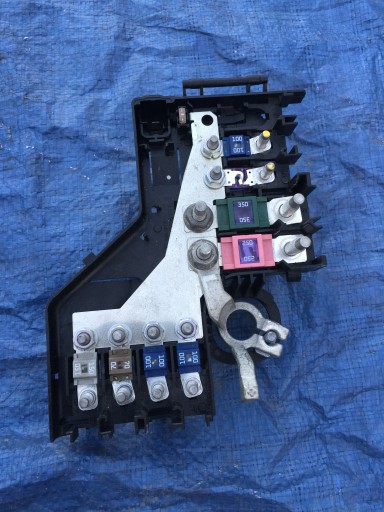 КОРОБКА ЗАПОБІЖНИКІВ CADILLAC XT5 KLEMA