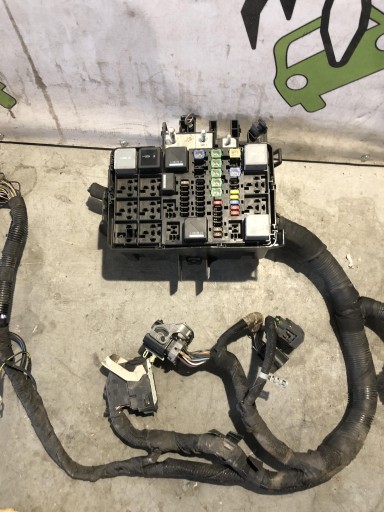 GK2T-9K499-AFB - Блок запобіжників Ford Transit Custom 2016