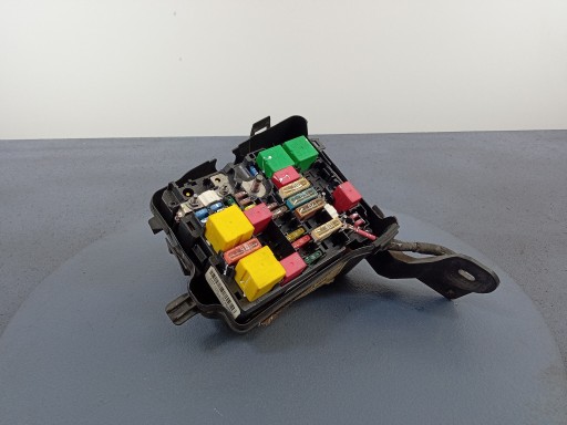 Peugeot 208 і блок запобіжників 4528128