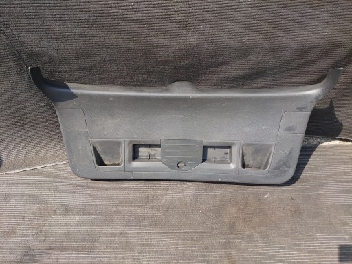 PASSAT НАКЛАДКА КРИШКИ БАГАЖНИКА 3C9867605H
