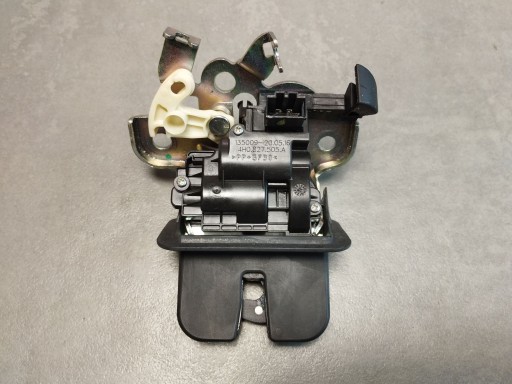 Audi A8 D4 4H lock bonnet boot rear part 4H0827505A