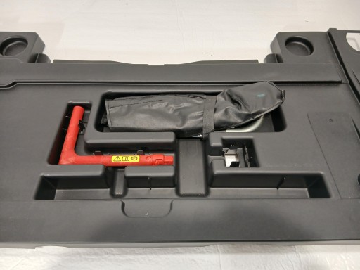 AUDI A4 B9 LIFT passenger compartment NARZEDZIOWY plato boot 8W8863373C