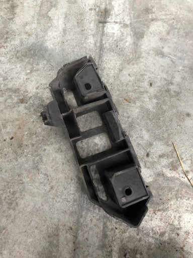 support right rear part 7P5807484 CAYENNE 7P