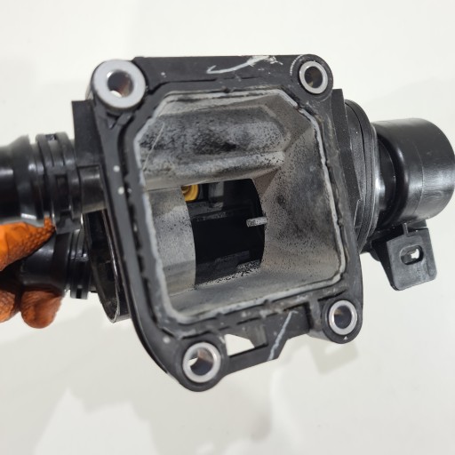 kryt termosztát 9812131480 OPEL 1.2 TURBO MOKKA B GRANDLAND X COMBO E