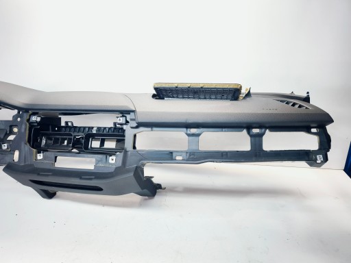 dashboard cockpit console AUDI A4 B9 8W1857001H damaged
