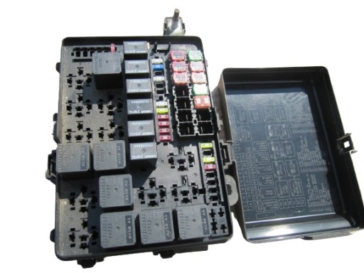 68164187AC 68164187AB - Chrysler 300 5.7 2013 блок предохранителей awd 4x4