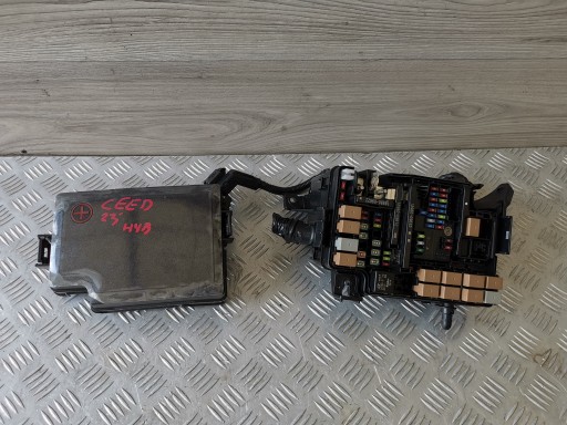 FIJTY7977HY - KIA CEED III LIFT 23 КОРОБКА ЗАПОБІЖНИКІВ PHEV HYBRID