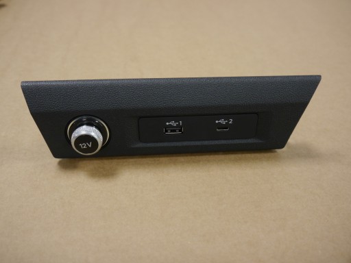 AUDI A1 82A разъем USB порт 82A035736