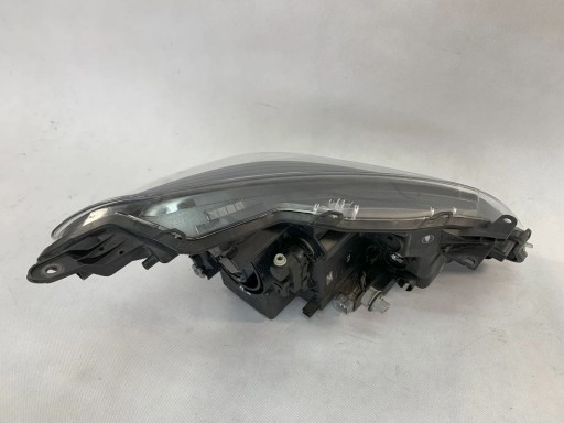 Toyota Yaris 3 III FL 17r Reflektor left light left Lift 2017 12.24