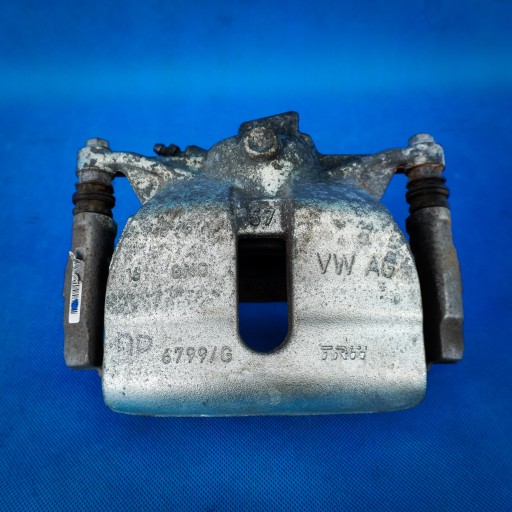caliper brake front right Audi Q3 83A 3Q0615106H 8V0615124D 28 km ORI
