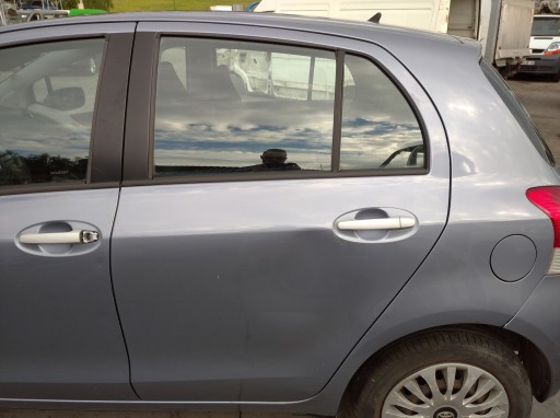 TOYOTA YARIS 2 II door rear part left 8T4 5D