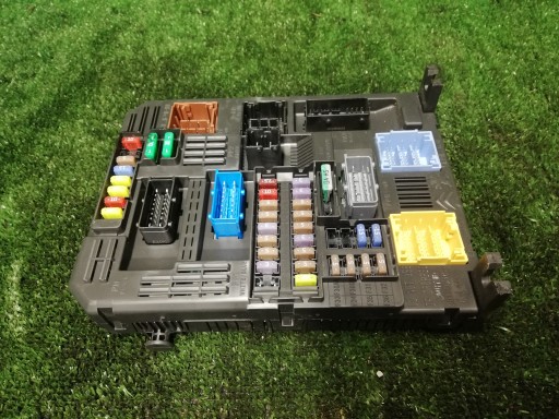 2015dj3828 - Блок запобіжників opel grandland bsi