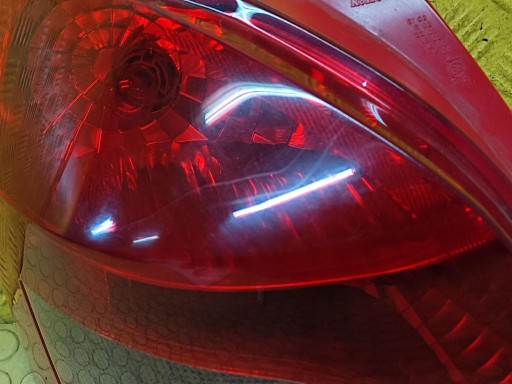 TOYOTA YARIS II light left rear part