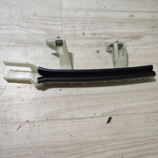 Prowadnica windows door przednich front side left Opel Corsa F 9823208180