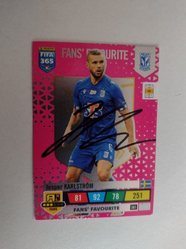 З автографом футболіста