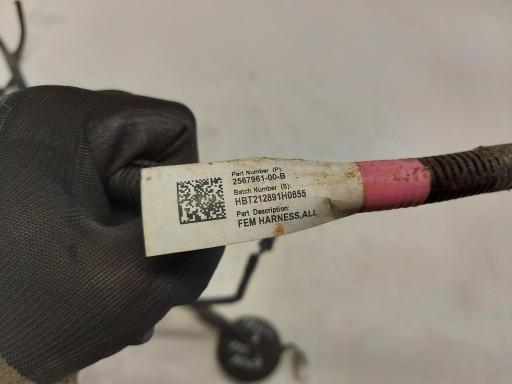 TESLA MODEL 3 2022r svazek stěny předek 2567961-00-B