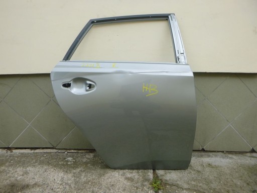 TOYOTA AURIS II HB 12- door right rear.