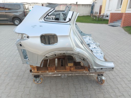 Mercedes W254 GLC 220d quarter fender right rear part srebrny 922