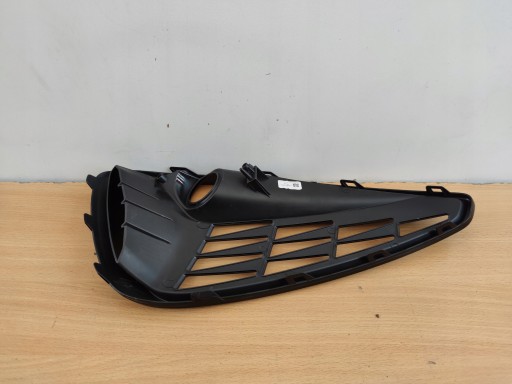 HYUNDAI I30 right grid of a bumper 86564-G4510 2019