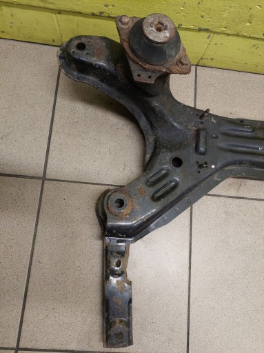VW GOLF III 1.6 axle beam subframe axle beam