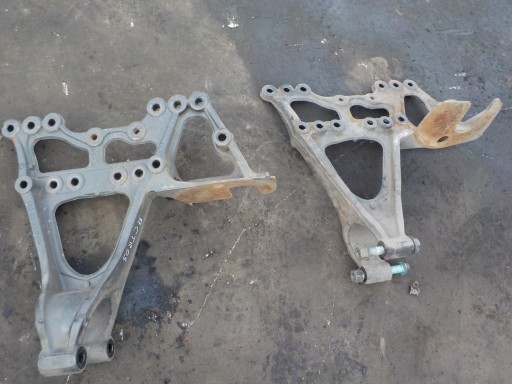 A9613251409 - ACTROS MP4 КРЕПЛЕНИЕ ДЕРЖАТЕЛЬ ПОДУШКИ