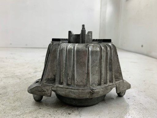 MERCEDES W212 3.0 CDI engine mount A2042405817