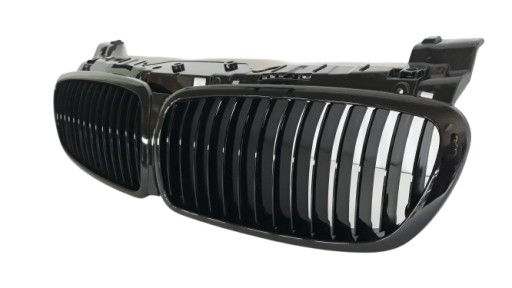 51137145738 - BMW 7 E65/E66 06-08 решетка радиатора P + L