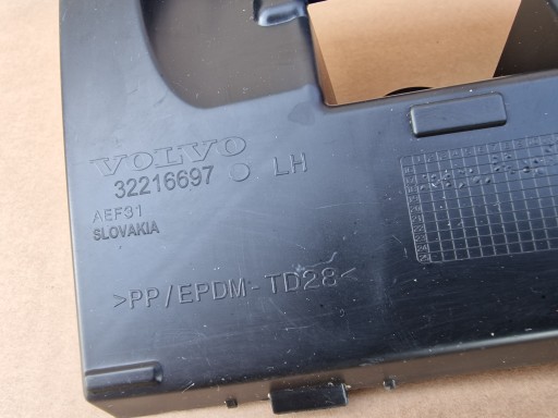 left holder support console of a fender XC60 II