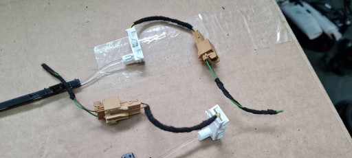 A4 S4 B9 lišta LED PODSWIETLENIE TUNELU levé pravé 2X 8W0947095