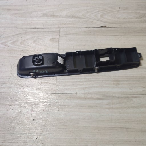 frame przelacznika of the window door front right Dacia Jogger 809611215R